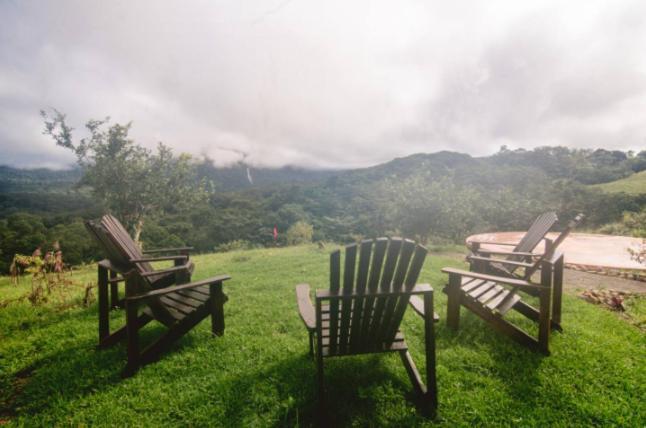 Holos Retreat Center: The Entire Ridge Basecamp Baru Exterior photo