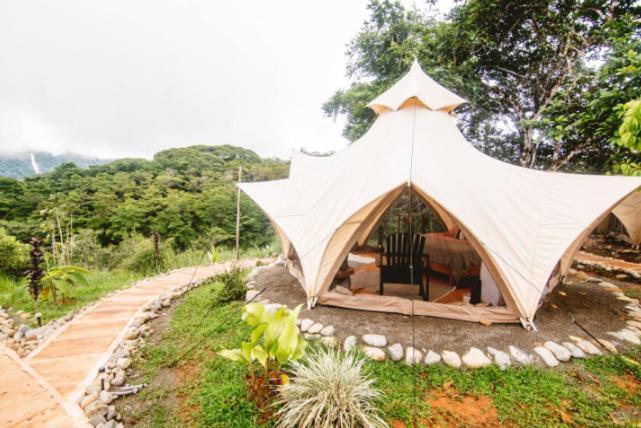 Holos Retreat Center: The Entire Ridge Basecamp Baru Exterior photo