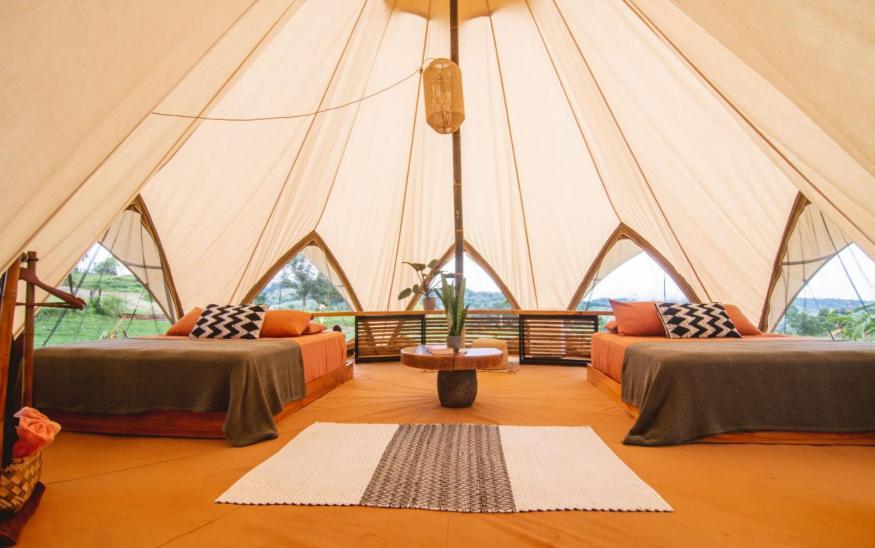 Holos Retreat Center: The Entire Ridge Basecamp Baru Exterior photo