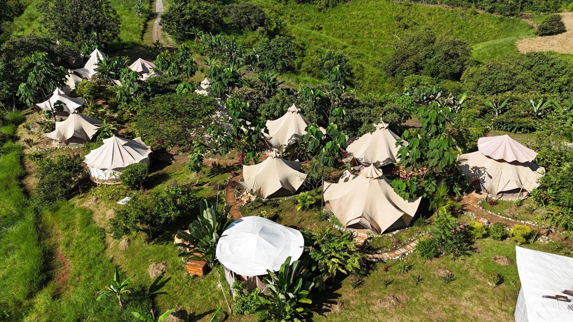 Holos Retreat Center: The Entire Ridge Basecamp Baru Exterior photo