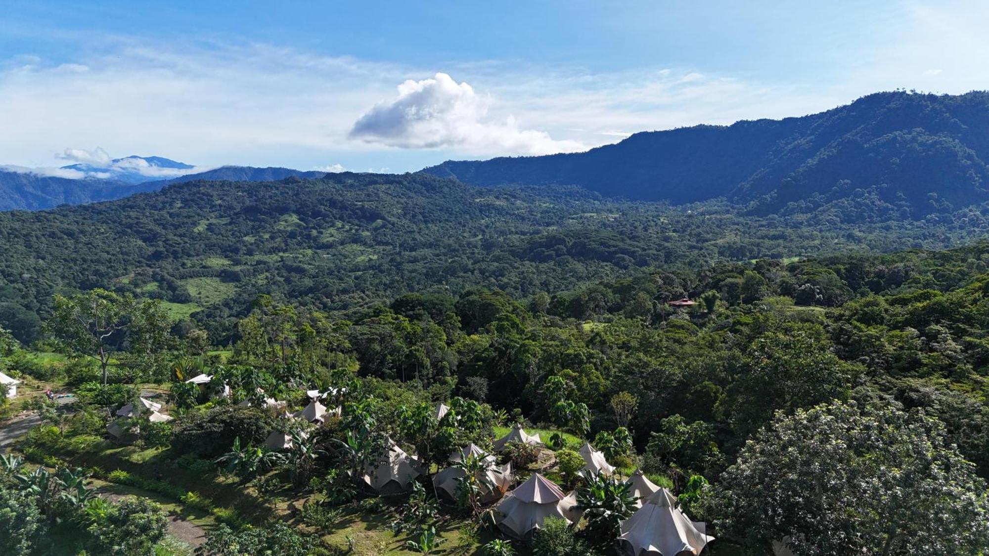Holos Retreat Center: The Entire Ridge Basecamp Baru Exterior photo